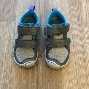 Plae toddler shoes size 8